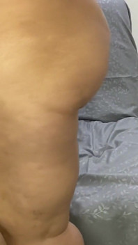 MiLF con un gran culo mostra le sue natiche
