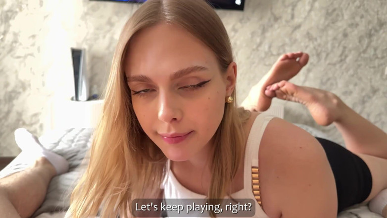 Arisha Mills: Jocul de carti cu un prieten de pe Desire a...