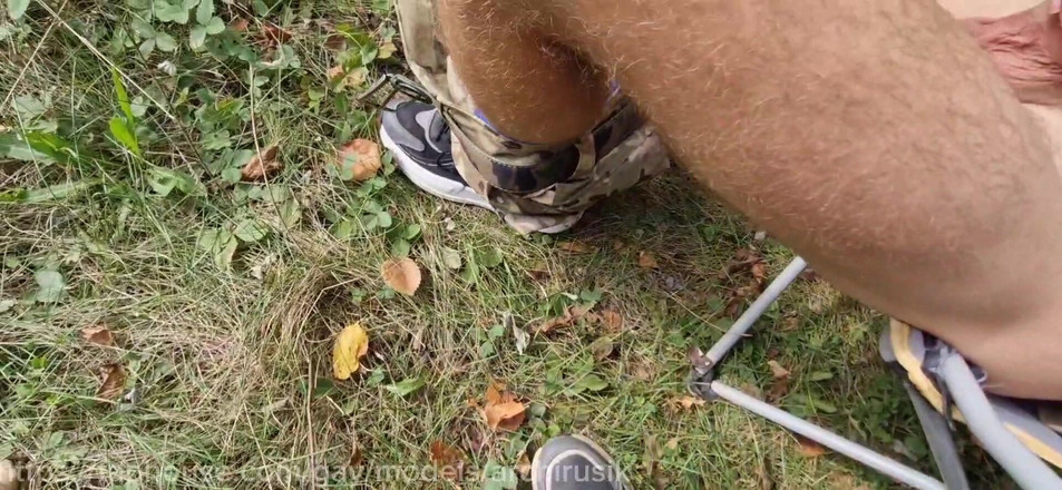 ArchiRusik: 一个随机的男人倒了很多精液！一个军人撸管并把精液倒在我身上