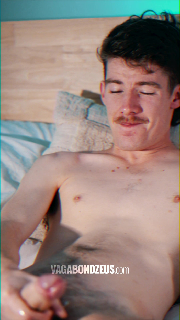 VagabondZeus - Erotic Filmmaker: Playful Kiwi Hung Twink in His Solo Session