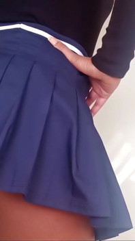 ミニスカートのアナルからかい