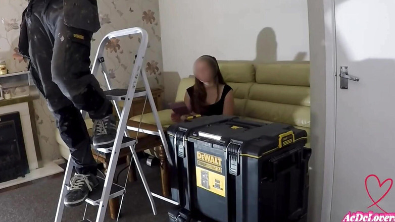 AcDcLovers: Da sola a casa, la milf arrapata ha chiamato il...