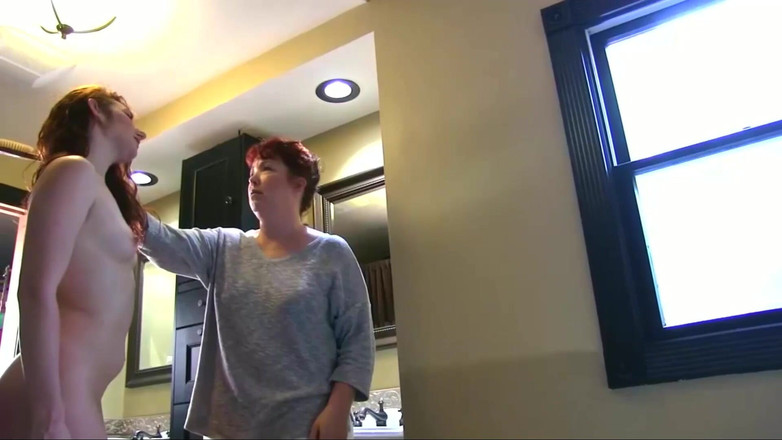 Punished Brats Spanking: Versohlt, wenn sie nass ist