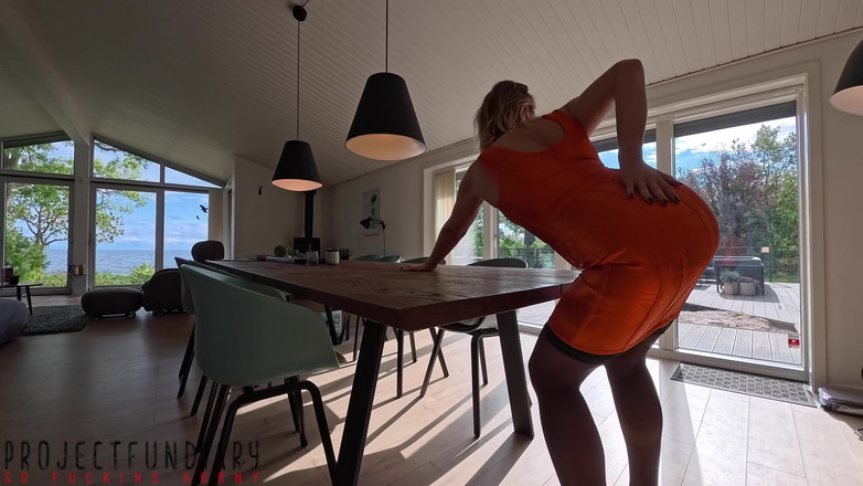 Projectsexdiary: Сексуальна, пишна жінка в помаранчевій, облягаючій сукні та панчохах — місіонерка, наповнена свіжою спермою. - Projectfundiary