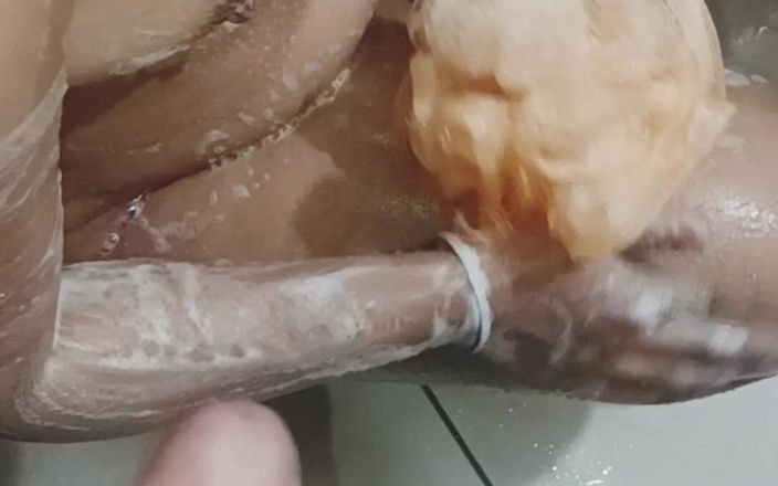 My hot pussy Shahida: Stříkal jsem do úst švagrové, která se koupala v koupelně