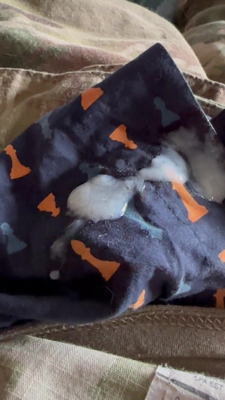 Gay Soldier Stuff: Ordu uzmanı eğitim için tarlada bir hafta kaldıktan sonra kalın...