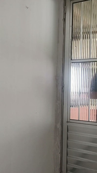 Evli kadın polis memurunun kocasını tutuklamaktan kaçınmak için her şeyi yapıyor