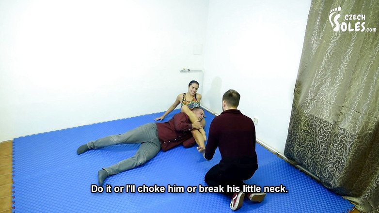 Czech Soles - foot fetish content: Güreş hakimiyeti şantaj ve ayaklara tapan