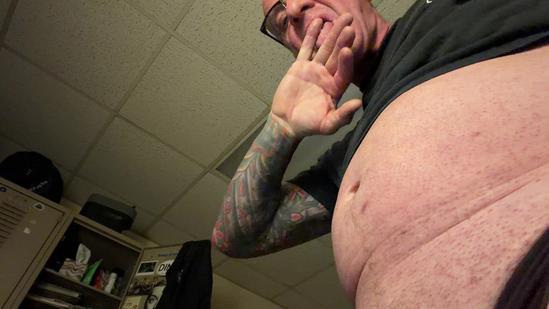Tatted Daddy: Masturbând sperma