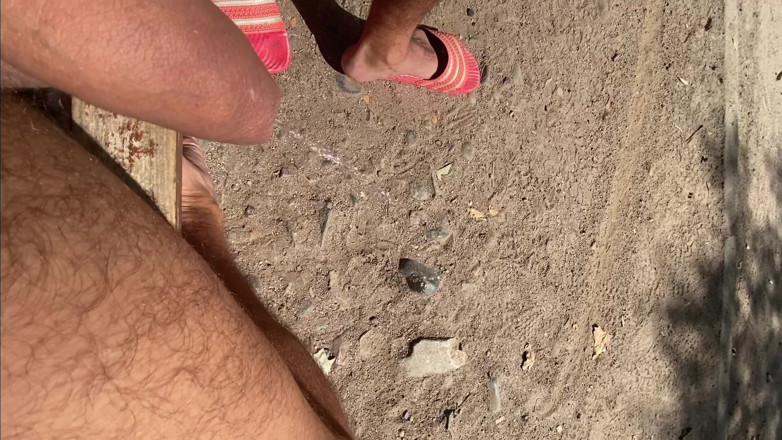 The Bearded Master: Foot Fetish &amp; Piss na ulici.