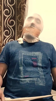 Penghinaan perbudakan pantyhose berkerudung untuk suami yang disumpal!