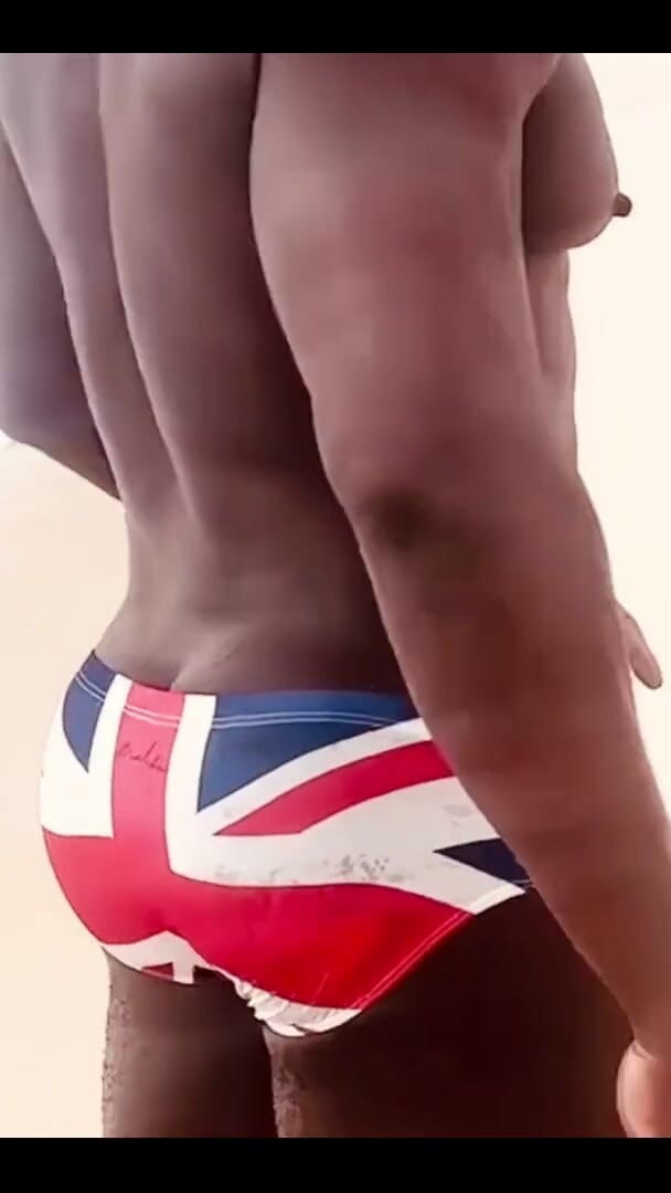 Just landed in London (Afro Black XXX)