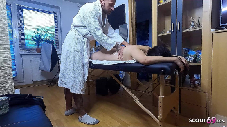 Full porn collection: マッサージ師Fucks BBWラティーナ熟女と与えます彼女のザーメン