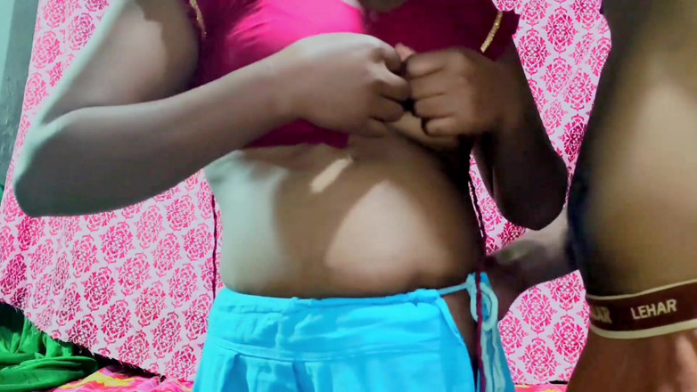 Desi step mom: Ateşli yeni desi evli kadın sert sikişiyor seks videosu gerçek...