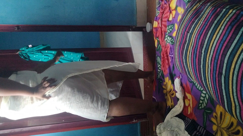 Tamil lesbian: 그녀의 파트너와 섹스 후 캐주얼 이야기