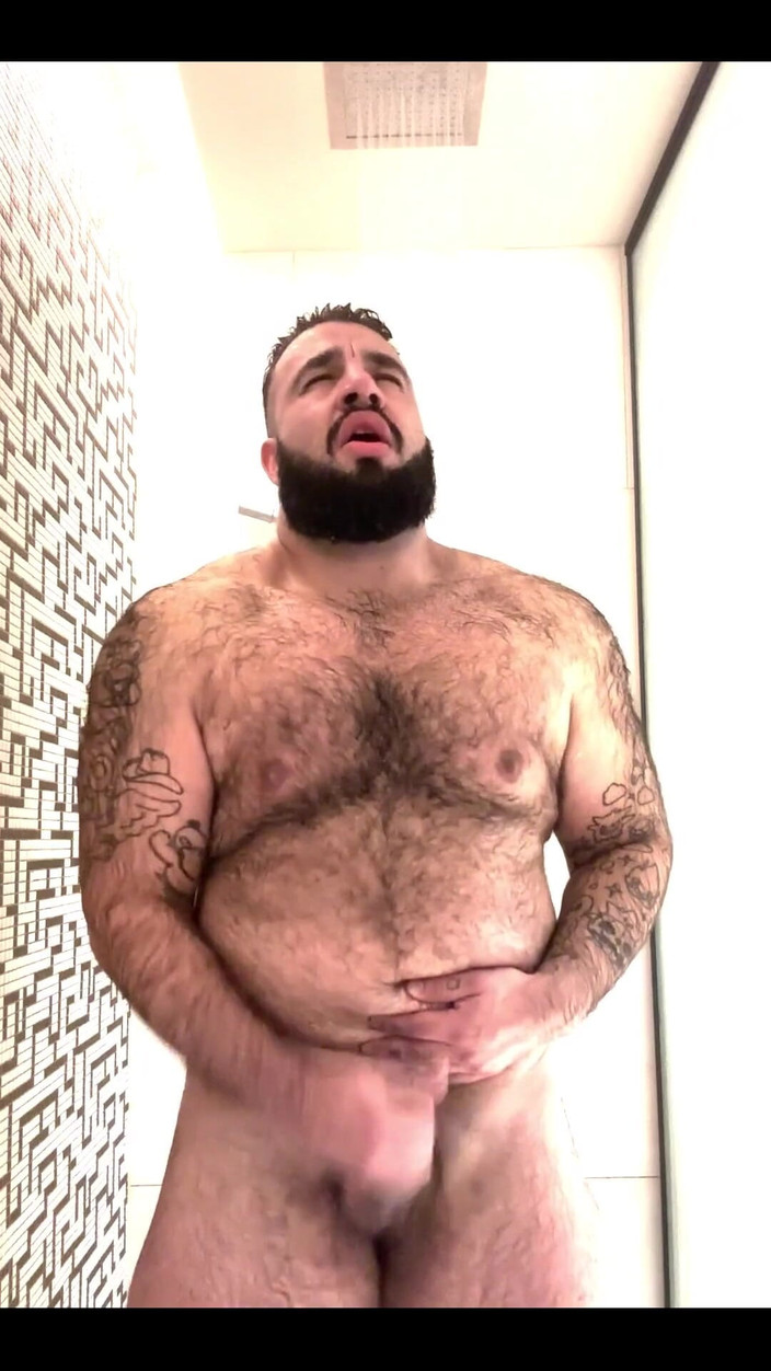 Chonkaye: A Furry Boy Lathering up