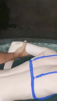 Drobna Trans Hottie Ava Holt zerżnięta głęboko i ostro w wannie z hydromasażem