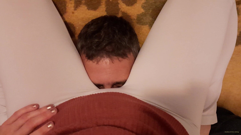 goddess82: レギンス姿で顔を座らせて!エクストリームクローズアップ!(4K解像度)ハイビジョン!