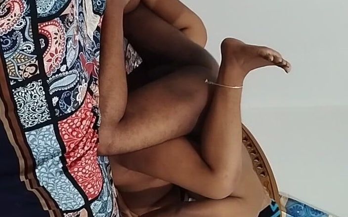 akashprimex790: Sexy blondines Bhabi vernietigt kutjes in een ruige orgie met...