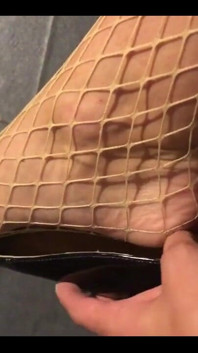 La scarpa Louboutin a penzolante. Nero classico. Stile classico facile da fare.