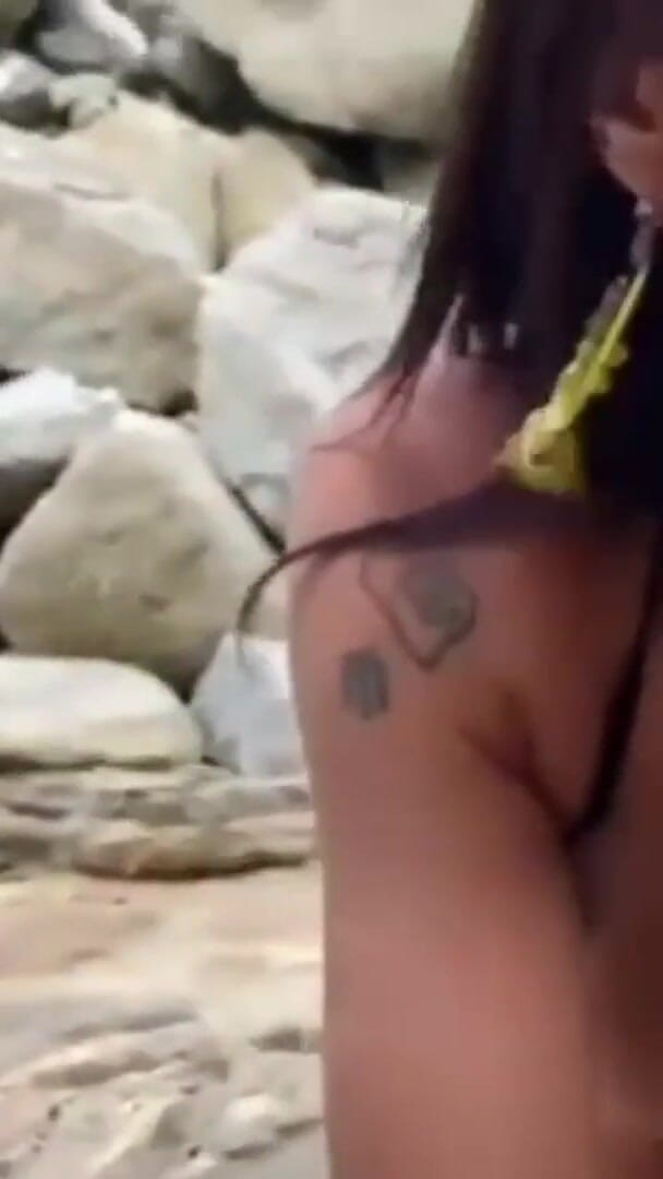 Rubbing on the Beach (World Tranny)