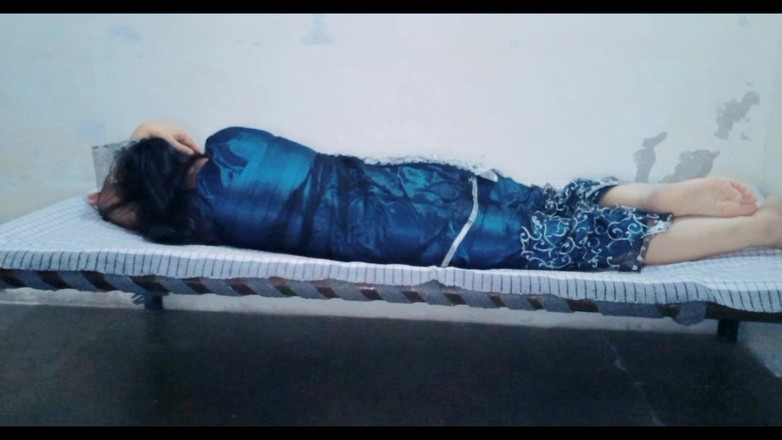 Silent boy: 熟女肛交最大的 bhabi 肛门性交惊人的放大性交