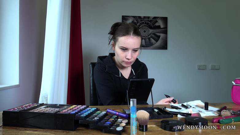 WWMAMM: Wendy Moon apne pradarshan ke lie mek taiyaar karti hai