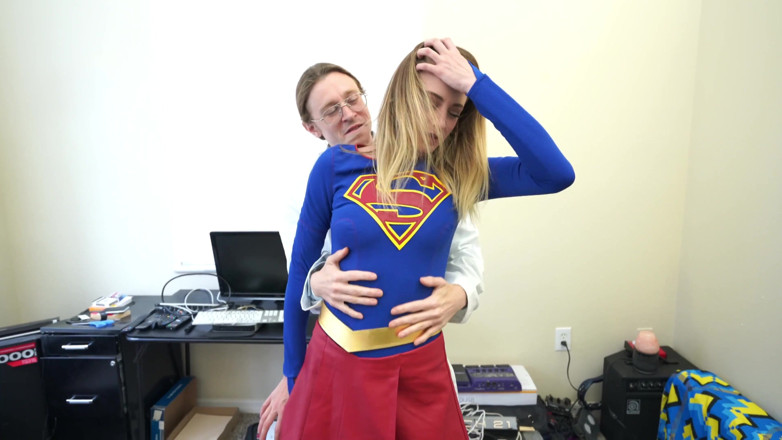 Conor Coxxx: Supergirl conquistada por el doctor Conor