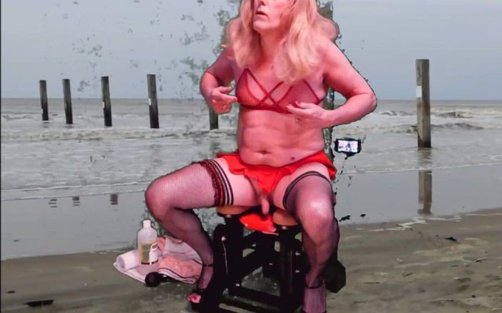 Mrs Samantha: Fru Samantha rider sin kärleksglidare knullstol på stranden, tills hon...