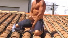 EXHIB BOYS: Hetero pracovnice masturbuje v úžasné výstavě