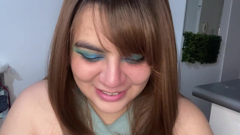 Isabelle Myers BBW: Grandota comiendo osos de goma