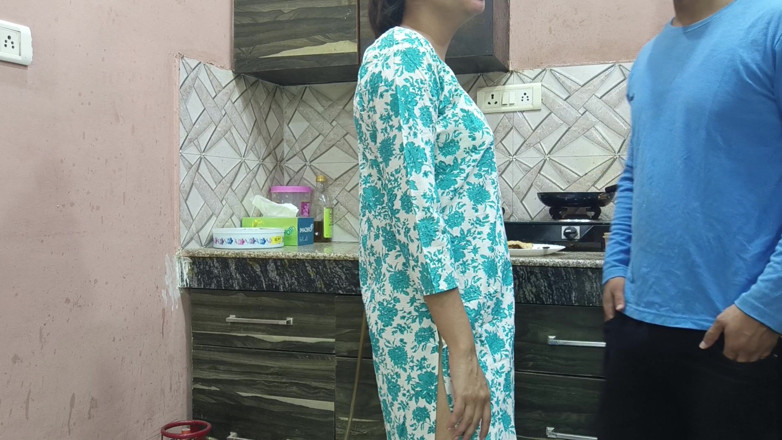 Hornycouple149: सुंदर भारतीय सौतेली मम्मी की सौतेले बेटे द्वारा चूत और गांड की चुदाई जबकि वह बहकाने के लिए रसोई में है