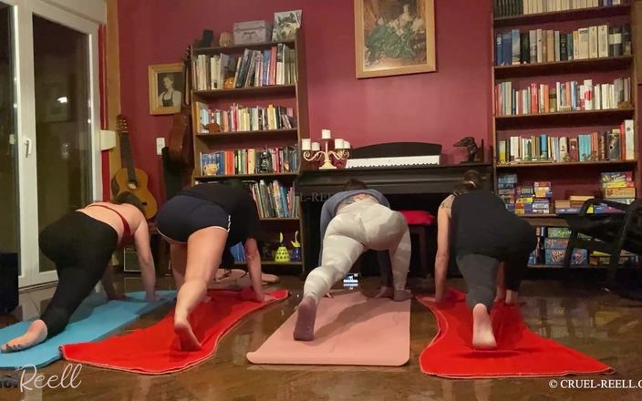 Cruel Reell: 4 mädchen yoga