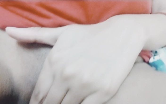Hot jiya: La fille solitaire a sorti son doigt pour éteindre le feu...