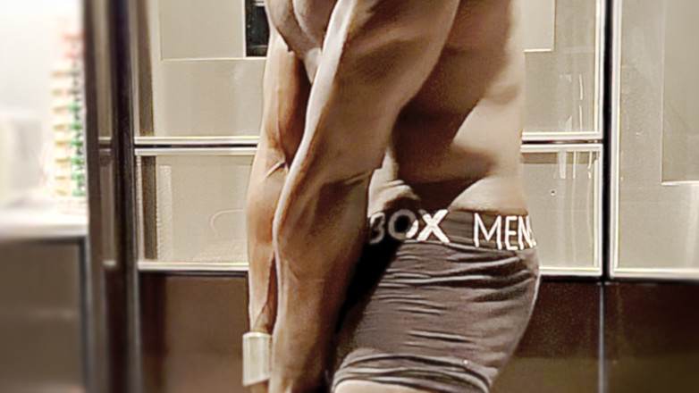 MrMagicDevil: 이런 옷을 입고 클럽에서 돌아왔어! 넌 댄스 플로어에서 나를 보았을거야