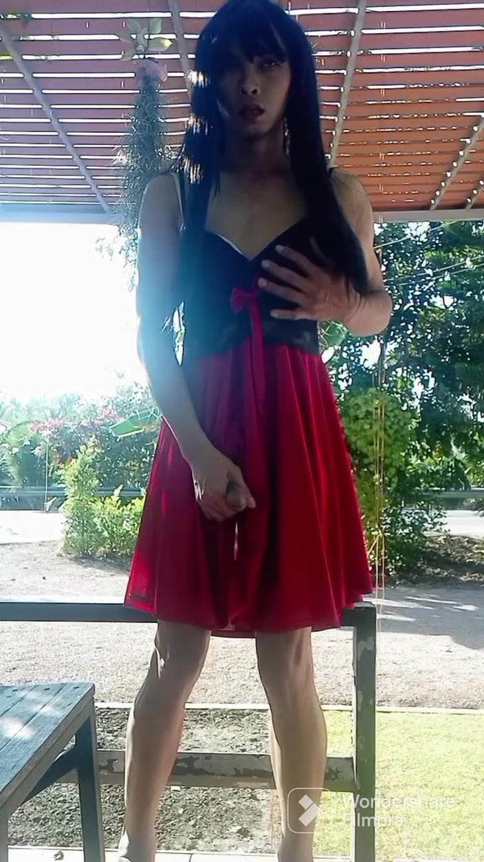 Menaiisd: probuď se nadržený