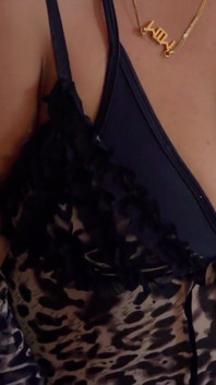 Macecha přistihla svého nevlastního syna při masturbaci a užívá si porno
