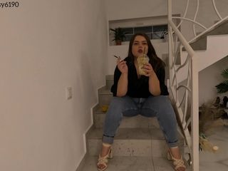 Your fantasy studio: Smoking Break for BBW in Tight Jeans and Heels