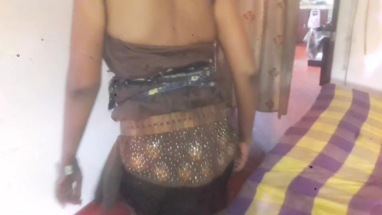 Tina Baby: Madrasta chupa vestido de festa