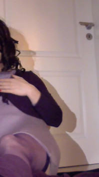 Tapette amoureuse de Violet jusqu’à ce qu’elle présente un cul étroit