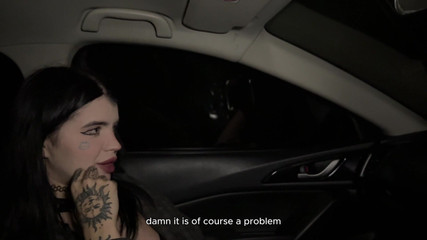 SkinLovers: Gadis alt memutuskan untuk meregangkan lubang basahnya dengan kontol berair...