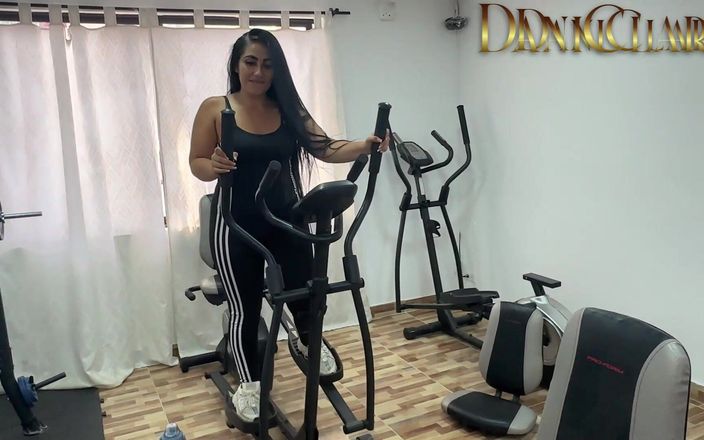 DaniClark: Il tecnico scopa un atleta in palestra