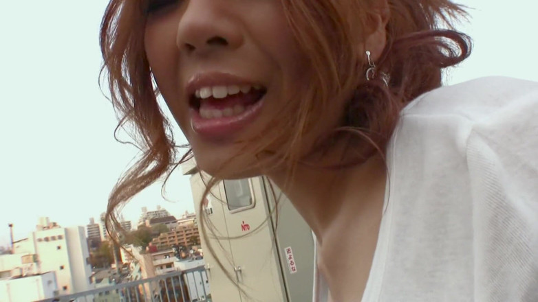 Asian Public Sluts: Gorąca Japonka popisuje się na zewnątrz