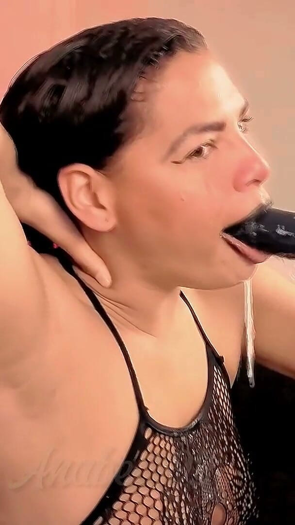 anabel693: Mon beau-père me fait crier, gorge profonde, tête de basket-ball...