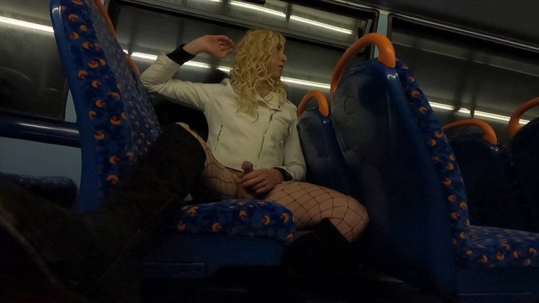 The Midnight Minx: Transvestite kommt im bus