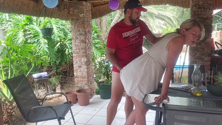 Sparowdox: Šukání sousedovic manželky na terase, že nás snadno vidí