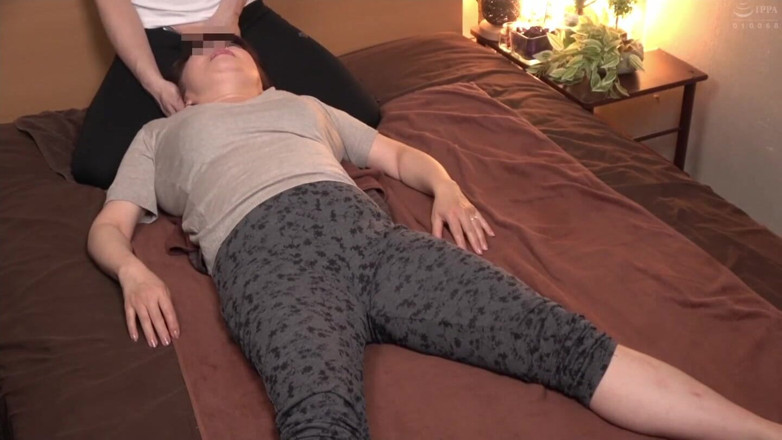 H-Eagle: When I Pulled Down the Pants of a MILF Client...
