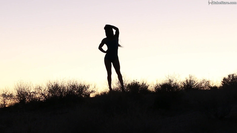 Babe Stare: Gadis seksi tia lagi bugil tapi cuma menggoda sambil pakai...