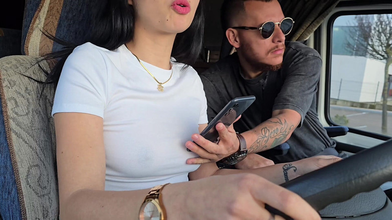 Labestiaylabella: 나는 브래지어없이 동네 짱 고객을 집어 들었다!