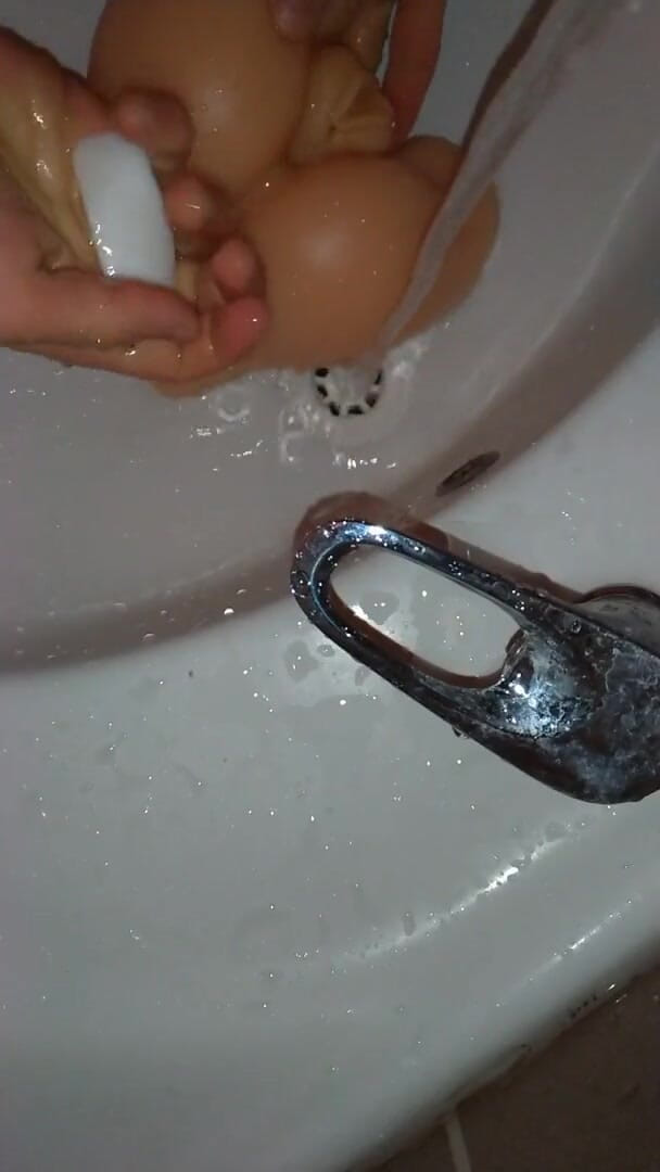 Kadir Reis: How to clean the sex toy